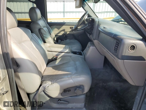 2000 Chevrolet Suburban LT with VIN 3GNEC16T2YG136424, listed as a Copart auction lot 74735894 with 495,172 mi miles and Salvage Title. Bid and sale history available at carsss.com. Image 7.