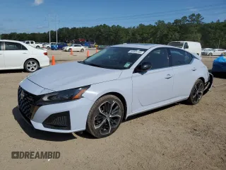 2024 Nissan Altima SR z VIN 1N4BL4CV3RN347441, wystawiony jako Copart lot #56905705 z przebiegiem 45 172 mil mil oraz Szkoda całkowita • Salvage title. Historia ofert i sprzedaży dostępna na DreamBid. Obrazek 1.
