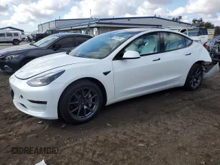 2023 Tesla Model 3 z VIN 5YJ3E1EA9PF713917, wystawiony jako Copart lot #42657365 z przebiegiem Nie podano mil oraz Szkoda całkowita • Salvage title. Historia ofert i sprzedaży dostępna na DreamBid. Obrazek 1.