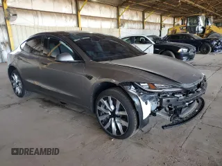 2025 Tesla Model 3 Long Range z VIN 5YJ3E1EB6SF935588, wystawiony jako Copart lot #54360605 z przebiegiem Nie podano mil oraz Szkoda całkowita • Salvage title. Historia ofert i sprzedaży dostępna na DreamBid. Obrazek 4.