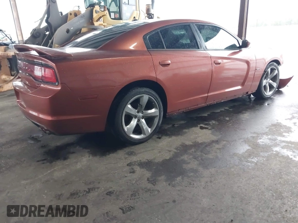 2013 Dodge Charger RT with VIN 2C3CDXCT5DH605945, listed as a IAAI auction lot 41958140 with 84,049 mi miles. Bid and sale history available at carsss.com. Image 4.