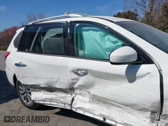 2016 Nissan Pathfinder SV with VIN 5N1AR2MN0GC640306, listed as a IAAI auction lot 41695227 with 175,884 mi miles. Bid and sale history available at carsss.com. Image 13.