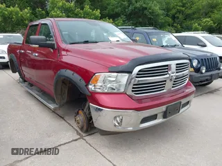 2015 Ram 1500 Big Horn z VIN 1C6RR7LT4FS643211, wystawiony jako IAAI lot #42219148 z przebiegiem 195 971 mil mil oraz . Historia ofert i sprzedaży dostępna na DreamBid. Obrazek 1.