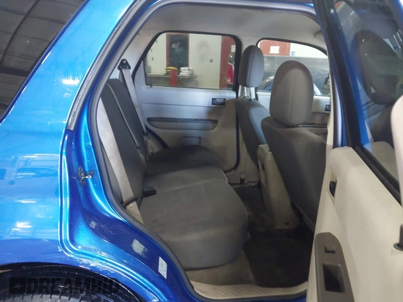 2012 Ford Escape XLS z VIN 1FMCU0C7XCKB44251, wystawiony jako IAAI lot #42151121 z przebiegiem 180 851 mil mil oraz . Historia ofert i sprzedaży dostępna na DreamBid. Obrazek 8.