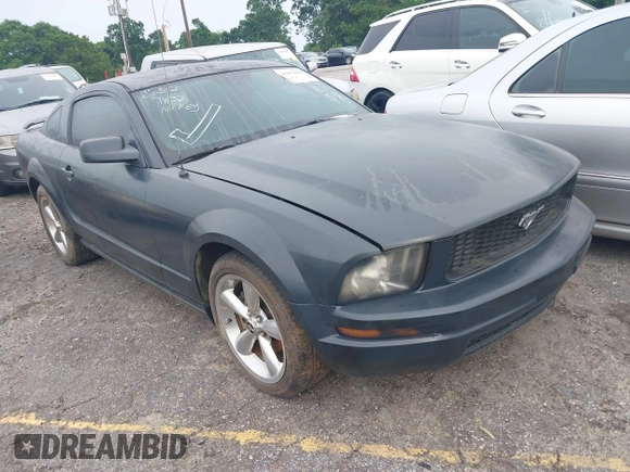 2007 Ford Mustang GT Deluxe with VIN 1ZVHT82H775355835, listed as a IAAI auction lot 42157832 with Not provided miles and . Bid and sale history available at DreamBid. Image 1.