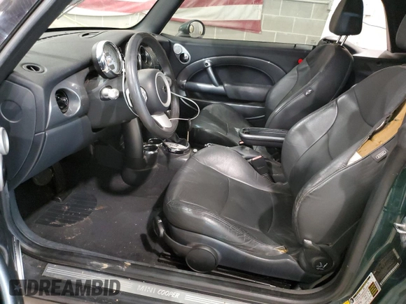2008 MINI Convertible z VIN WMWRF33538TG18390, wystawiony jako Copart lot #84453434 z przebiegiem Nie podano mil oraz Tytuł czysty. Historia ofert i sprzedaży dostępna na DreamBid. Obrazek 7.