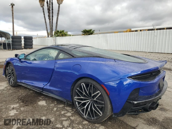 2023 McLaren GT z VIN SBM22GCA9PW003039, wystawiony jako Copart lot #47143765 z przebiegiem 2775 mil mil oraz Szkody całkowita. Historia ofert i sprzedaży dostępna na DreamBid. Obrazek 2.