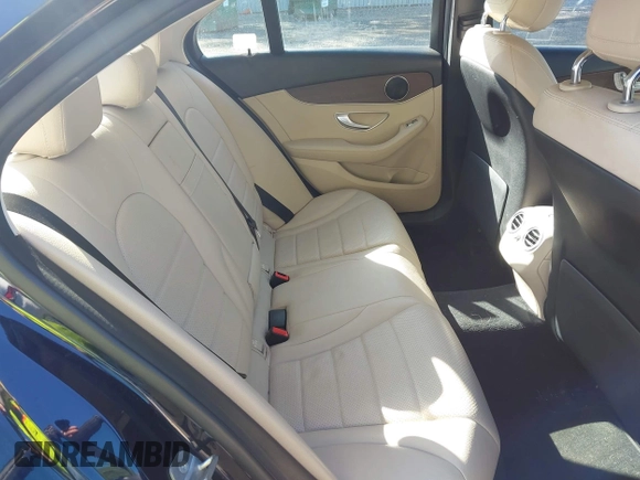 2020 Mercedes-Benz C 300 z VIN WDDWF8EB9LR561644, wystawiony jako IAAI lot #42129327 z przebiegiem 31 033 mil mil oraz . Historia ofert i sprzedaży dostępna na DreamBid. Obrazek 8.