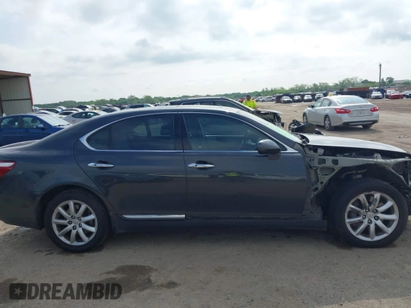 2009 Lexus LS 460 с VIN JTHCL46F095001574, выставлен на аукционе IAAI как лот 42115283 с пробегом 123 944 миль миль и . История ставок и продаж доступна на DreamBid. Изображение 13.