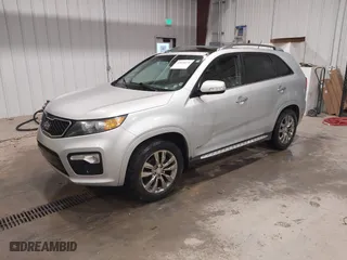2013 Kia Sorento SX with VIN 5XYKWDA24DG380944, listed as a IAAI auction lot 42058174 with 261,860 mi miles. Bid and sale history available at carsss.com. Image 17.