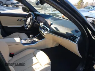 2019 BMW 3 Series 330i z VIN 3MW5R1J53K8A04397, wystawiony jako IAAI lot #41293319 z przebiegiem 23 504 mil mil oraz . Historia ofert i sprzedaży dostępna na DreamBid. Obrazek 5.
