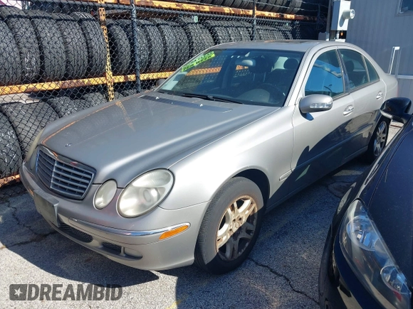 2005 Mercedes-Benz E-Class 3.2L CDI with VIN WDBUF26J05A816752, listed as a IAAI auction lot 41913774 with 153,120 mi miles. Bid and sale history available at carsss.com. Image 2.