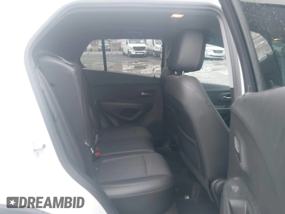 2022 Chevrolet Trax LT with VIN KL7CJPSM8NB563745, listed as a IAAI auction lot 41951023 with 8,445 mi miles. Bid and sale history available at carsss.com. Image 8.