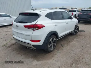 2017 Hyundai Tucson Sport z VIN KM8J33A24HU373555, wystawiony jako IAAI lot #42128819 z przebiegiem 114 084 mil mil oraz . Historia ofert i sprzedaży dostępna na DreamBid. Obrazek 4.