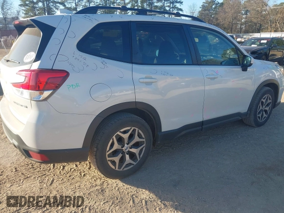 2019 Subaru Forester Premium with VIN JF2SKAEC2KH521416, listed as a IAAI auction lot 41392632 with 101,052 mi miles. Bid and sale history available at carsss.com. Image 4.