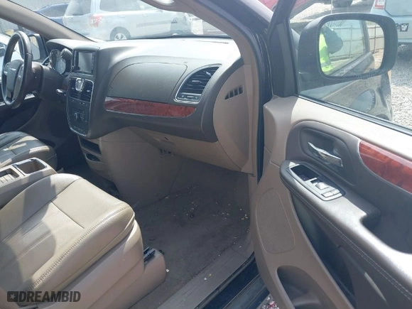 2014 Chrysler Town & Country Touring with VIN 2C4RC1BG8ER303507, listed as a IAAI auction lot 42008446 with 118,374 mi miles. Bid and sale history available at carsss.com. Image 5.