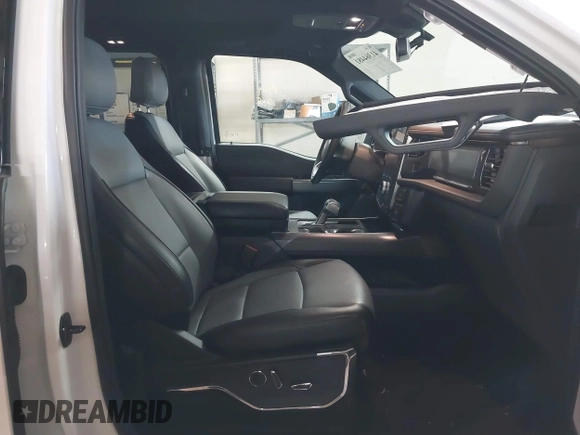 2023 Ford F-150 Lightning Pro z VIN 1FT6W1EV5PWG51022, wystawiony jako IAAI lot #41364481 z przebiegiem 10 989 mil mil oraz . Historia ofert i sprzedaży dostępna na DreamBid. Obrazek 5.