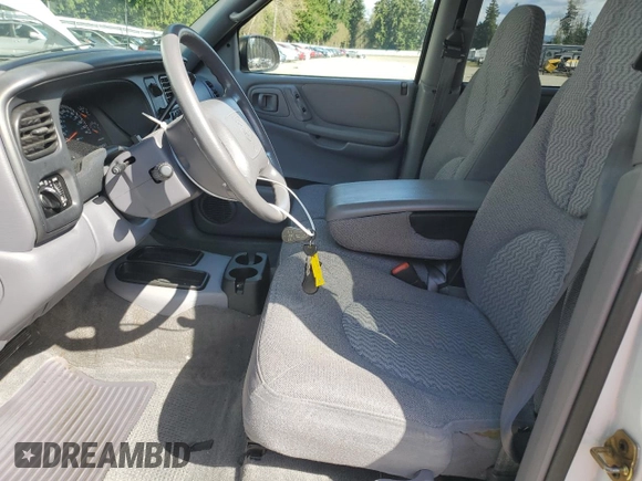 2000 Dodge Durango z VIN 1B4HR28Y3YF139835, wystawiony jako Copart lot #51969795 z przebiegiem 151 644 mil mil oraz Szkoda całkowita • Salvage title. Historia ofert i sprzedaży dostępna na DreamBid. Obrazek 7.