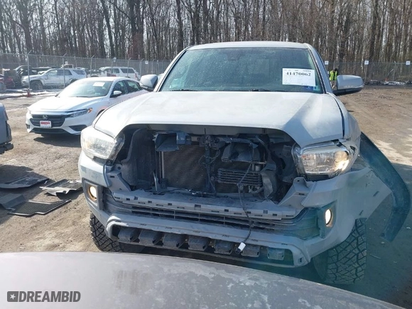 2018 Toyota Tacoma SR with VIN 3TMCZ5AN9JM177901, listed as a IAAI auction lot 41470062 with 69,906 mi miles. Bid and sale history available at carsss.com. Image 12.