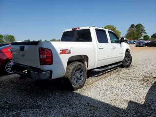 2010 Chevrolet Silverado 1500 LT with VIN 3GCRCSE03AG165766, listed as a Copart auction lot 52150475 with 132,253 mi miles and Salvage Title. Bid and sale history available at DreamBid. Image 3.