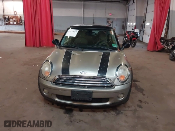 2008 MINI Hardtop with VIN WMWMF33508TU67872, listed as a IAAI auction lot 42235034 with 171,771 mi miles and . Bid and sale history available at DreamBid. Image 6.