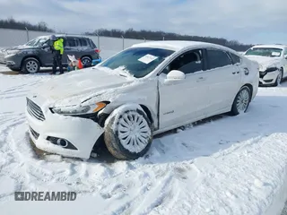 2014 Ford Fusion SE Hybrid with VIN 3FA6P0LU8ER192043, listed as a IAAI auction lot 41617422 with 131,772 mi miles. Bid and sale history available at carsss.com. Image 17.