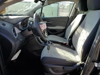 2019 Chevrolet Trax LS z VIN 3GNCJKSBXKL235832, wystawiony jako Copart lot #58873755 z przebiegiem Nie podano mil oraz Nie do naprawy • Non repairable. Historia ofert i sprzedaży dostępna na DreamBid. Obrazek 7.