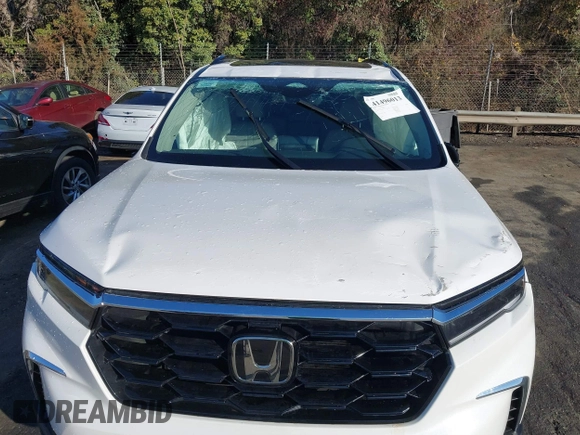 2024 Honda Pilot Touring with VIN 5FNYG2H7XRB016877, listed as a IAAI auction lot 41496013 with 18,213 mi miles and . Bid and sale history available at DreamBid. Image 6.