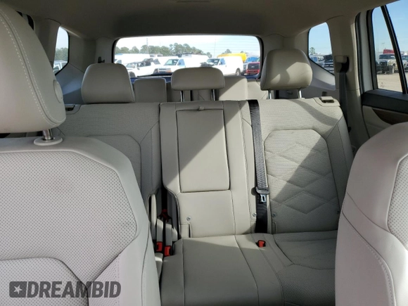 2024 Volkswagen Atlas SE with VIN 1V2DR2CA1RC533959, listed as a Copart auction lot 86839684 with 5,733 mi miles and Salvage title. Bid and sale history available at DreamBid. Image 10.