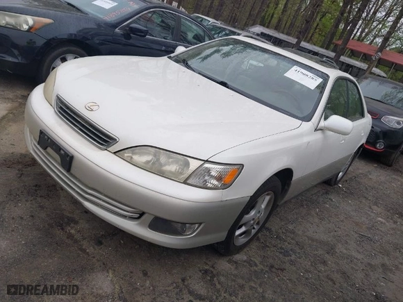 2001 Lexus ES 300 with VIN JT8BF28G810307839, listed as a IAAI auction lot 41908285 with 210,112 mi miles. Bid and sale history available at carsss.com. Image 2.