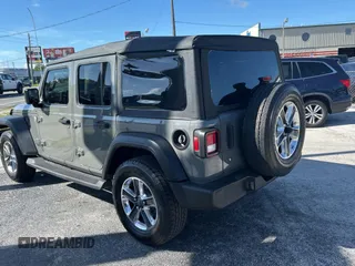 2021 Jeep Wrangler Unlimited Willys z VIN 1C4HJXDNXMW549111, wystawiony jako Copart lot #61692645 z przebiegiem 40 883 mil mil oraz Czysty tytuł • Clean title. Historia ofert i sprzedaży dostępna na DreamBid. Obrazek 3.