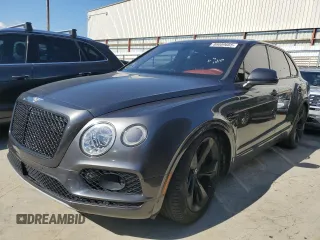 2018 Bentley Bentayga Signature z VIN SJAAC2ZV7JC019555, wystawiony jako Copart lot #88089665 z przebiegiem 50 323 mil mil oraz Szkody całkowita. Historia ofert i sprzedaży dostępna na DreamBid. Obrazek 1.