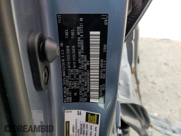 2022 Toyota Corolla Cross XLE z VIN 7MUDAAAG9NV036831, wystawiony jako Copart lot #60986125 z przebiegiem 6 642 mil mil oraz Szkoda całkowita • Salvage title. Historia ofert i sprzedaży dostępna na DreamBid. Obrazek 13.