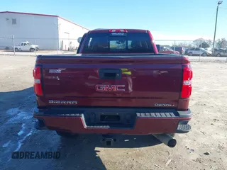 2017 GMC Sierra 2500HD Denali z VIN 1GT12UEY0HF186720, wystawiony jako IAAI lot #41580466 z przebiegiem Nie podano mil oraz . Historia ofert i sprzedaży dostępna na DreamBid. Obrazek 16.