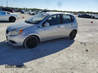 2009 Chevrolet Aveo 1LT z VIN KL1TD66E49B306599, wystawiony jako Copart lot #48330275 z przebiegiem 59 484 mil mil oraz Szkoda całkowita • Salvage title. Historia ofert i sprzedaży dostępna na DreamBid. Obrazek 1.