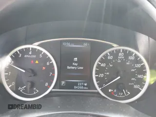 2017 Nissan Sentra SV z VIN 3N1AB7AP5HL642735, wystawiony jako IAAI lot #42321809 z przebiegiem 84 268 mil mil oraz . Historia ofert i sprzedaży dostępna na DreamBid. Obrazek 7.