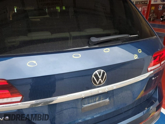 2023 Volkswagen Atlas SE z VIN 1V2HR2CA5PC527628, wystawiony jako IAAI lot #42569146 z przebiegiem 27 424 mil mil oraz . Historia ofert i sprzedaży dostępna na DreamBid. Obrazek 15.