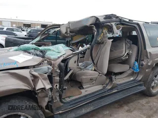 2004 Chevrolet Suburban LS with VIN 1GNEC16Z54J113586, listed as a IAAI auction lot 41265260 with 1 mi miles. Bid and sale history available at carsss.com. Image 6.