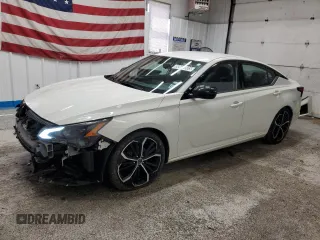 2023 Nissan Altima SR z VIN 1N4BL4CV9PN393319, wystawiony jako Copart lot #60611605 z przebiegiem 47 201 mil mil oraz Czysty tytuł • Clean title. Historia ofert i sprzedaży dostępna na DreamBid. Obrazek 1.