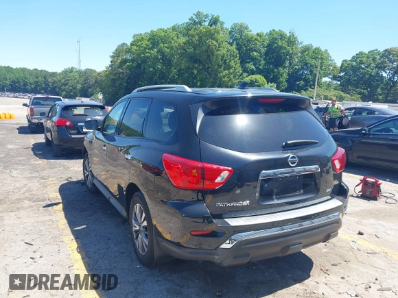 2020 Nissan Pathfinder SV z VIN 5N1DR2BN1LC640843, wystawiony jako IAAI lot #42165568 z przebiegiem 53 997 mil mil oraz . Historia ofert i sprzedaży dostępna na DreamBid. Obrazek 3.