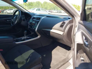 2015 Nissan Altima 2.5 z VIN 1N4AL3AP2FC591986, wystawiony jako IAAI lot #42172883 z przebiegiem 205 419 mil mil oraz . Historia ofert i sprzedaży dostępna na DreamBid. Obrazek 5.