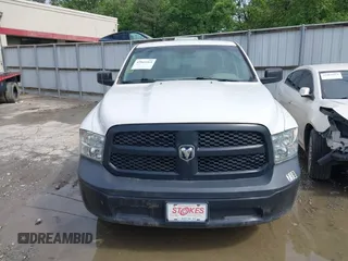 2020 Ram 1500 Tradesman z VIN 1C6RR6FT4LS148072, wystawiony jako IAAI lot #42041064 z przebiegiem 104 886 mil mil oraz . Historia ofert i sprzedaży dostępna na DreamBid. Obrazek 12.