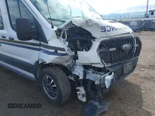 2022 Ford Transit z VIN 1FDBR1CG6NKA76214, wystawiony jako IAAI lot #42150218 z przebiegiem Nie podano mil oraz . Historia ofert i sprzedaży dostępna na DreamBid. Obrazek 6.