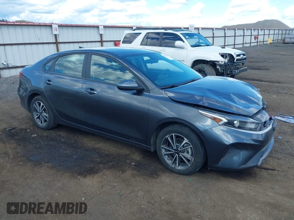2022 Kia Forte LXS z VIN 3KPF24AD2NE455301, wystawiony jako IAAI lot #42324239 z przebiegiem 56 078 mil mil oraz . Historia ofert i sprzedaży dostępna na DreamBid. Obrazek 1.