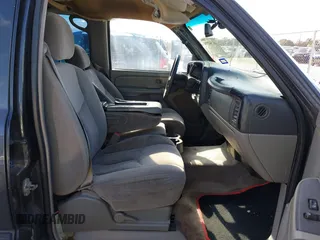 2004 Chevrolet Suburban LS with VIN 3GNEC16Z64G205467, listed as a IAAI auction lot 41294298 with 224,439 mi miles. Bid and sale history available at carsss.com. Image 5.