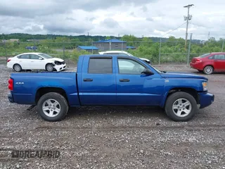 2010 Dodge Dakota Bighorn/Lonestar z VIN 1D7CW3GPXAS116883, wystawiony jako IAAI lot #42329654 z przebiegiem 90 057 mil mil oraz . Historia ofert i sprzedaży dostępna na DreamBid. Obrazek 13.