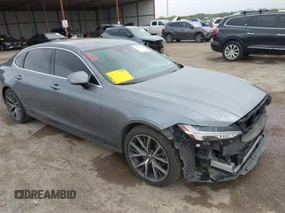 2018 Volvo S90 Momentum z VIN LVY982AK1JP025728, wystawiony jako IAAI lot #41930159 z przebiegiem 80 056 mil mil oraz . Historia ofert i sprzedaży dostępna na DreamBid. Obrazek 1.