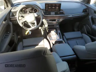 2024 Audi Q5 S line Premium Plus z VIN WA1E2AFY6R2125874, wystawiony jako Copart lot #47052955 z przebiegiem 1 144 mil mil oraz Szkoda całkowita • Salvage title. Historia ofert i sprzedaży dostępna na DreamBid. Obrazek 8.