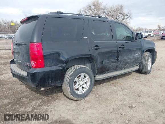 2011 GMC Yukon SLT with VIN 1GKS2CE02BR365229, listed as a IAAI auction lot 41601082 with 203,739 mi miles. Bid and sale history available at carsss.com. Image 4.