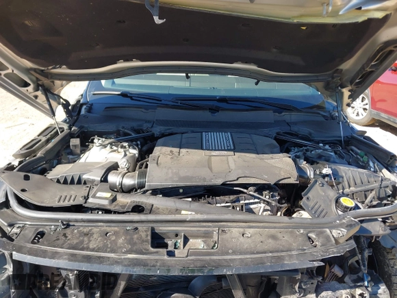 2020 Land Rover Range Rover z VIN SALGS5SE4LA590564, wystawiony jako IAAI lot #41767048 z przebiegiem 53 531 mil mil oraz . Historia ofert i sprzedaży dostępna na DreamBid. Obrazek 10.